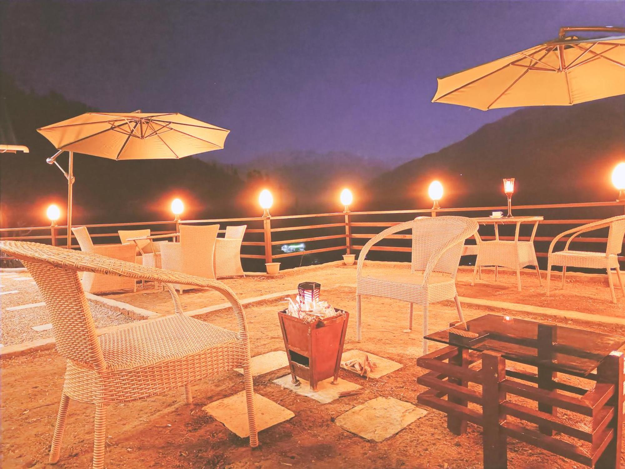 Trimounts-A Boutique Hotel & Wellnes Center In Tirthan Valley Banjar Экстерьер фото