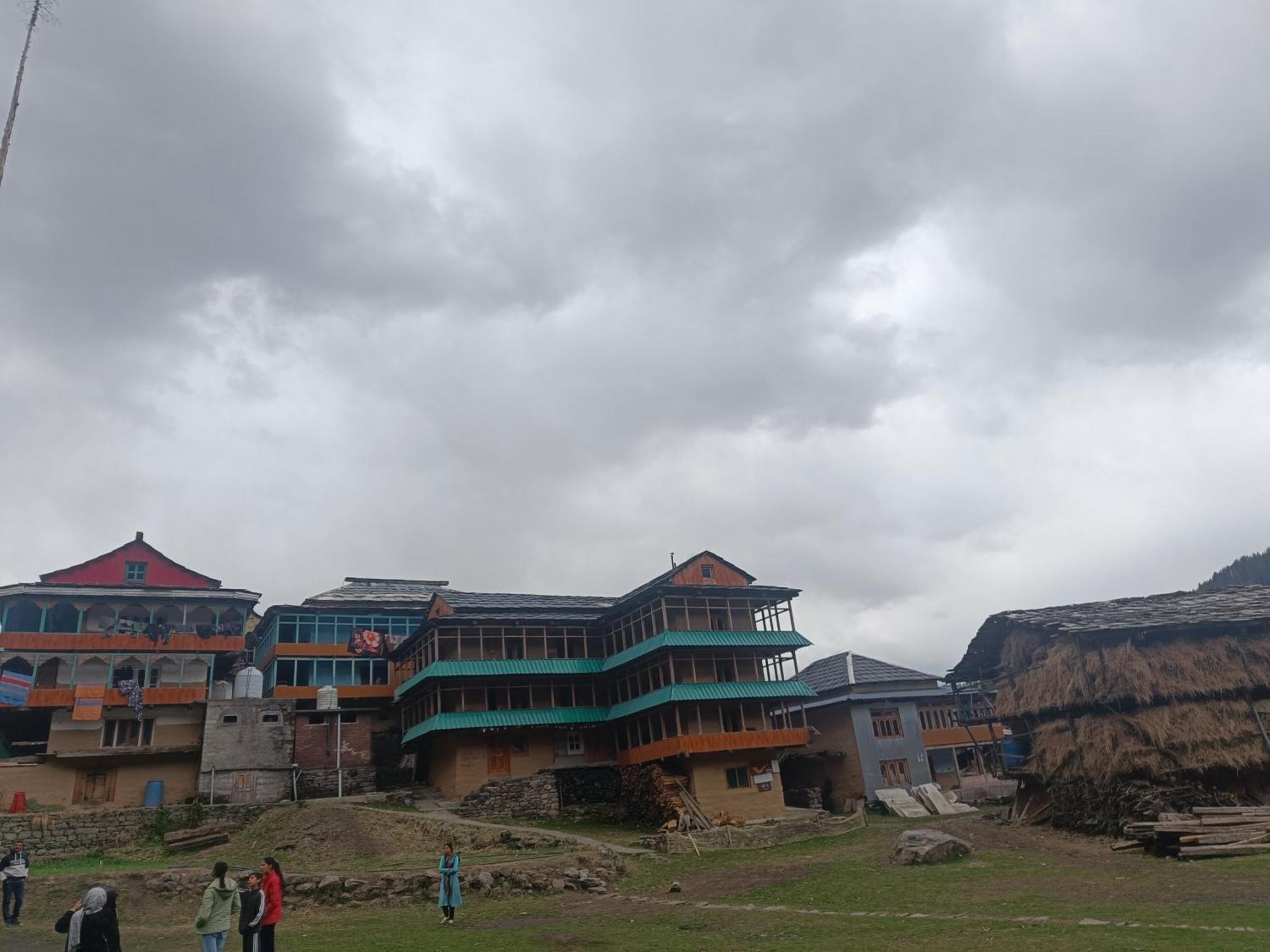 Trimounts-A Boutique Hotel & Wellnes Center In Tirthan Valley Banjar Экстерьер фото